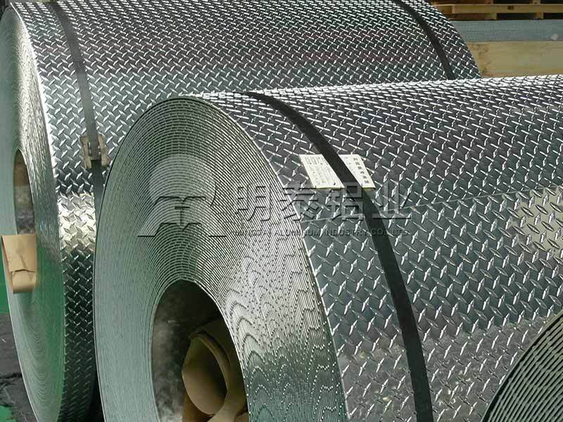 铝板厂家_工厂厂房用防滑一条筋花纹铝板卷价格多少钱？